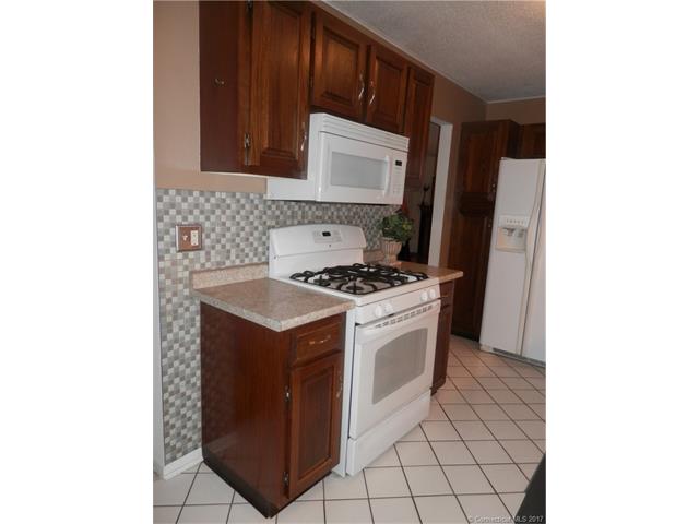 107 Hunters Ln, Newington, CT 06111