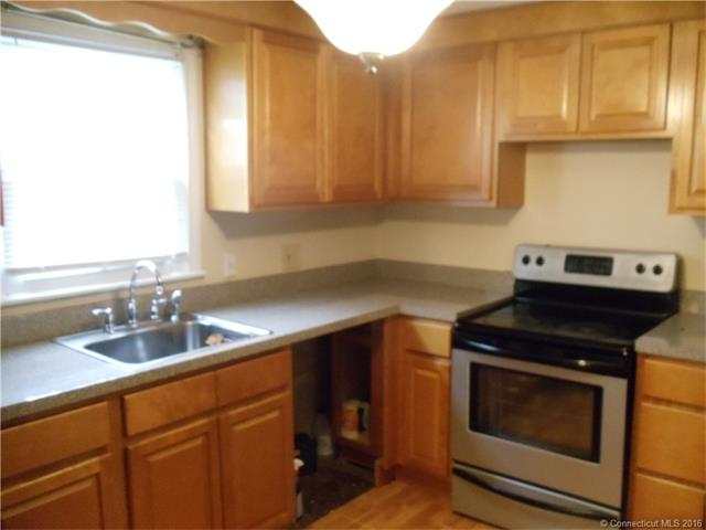 314 Holcomb St, Hartford, CT 06112