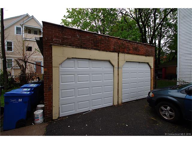 152 Kent St, Hartford, CT 06112