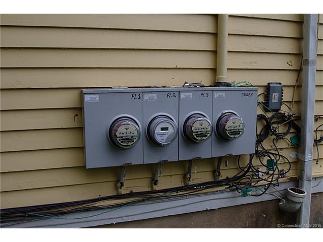 152 Kent St, Hartford, CT 06112