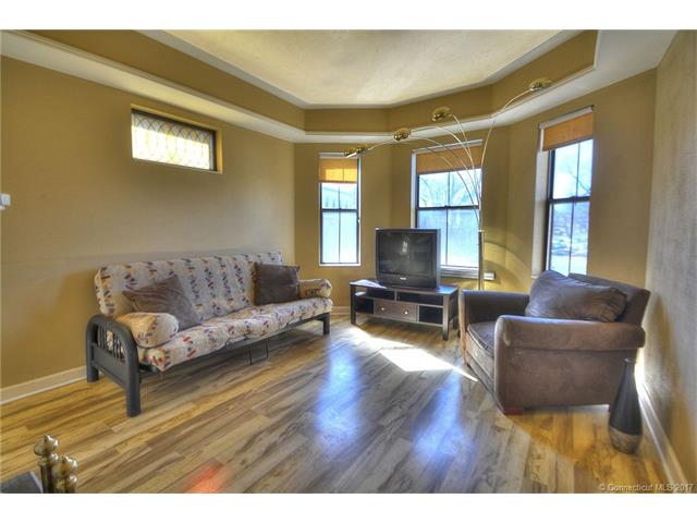 32Essex St #E, Hartford, CT 06114