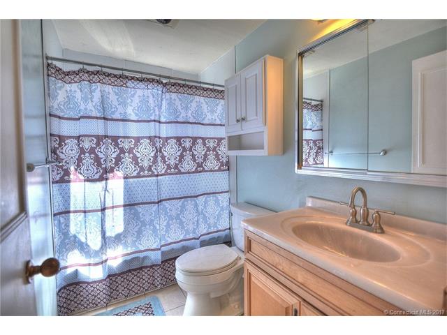 32Essex St #E, Hartford, CT 06114