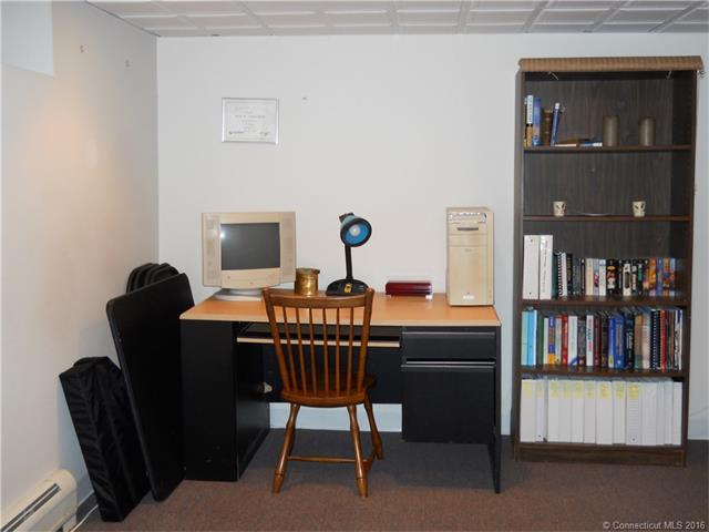 45 Croydon Dr, W Hartford, CT 06117