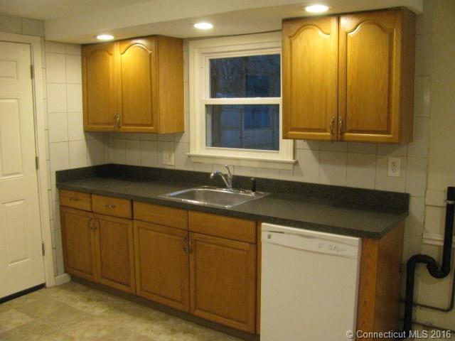 154 Crescent Dr, E Hartford, CT 06118