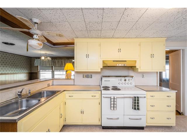 803 Oak St, E Hartford, CT 06118