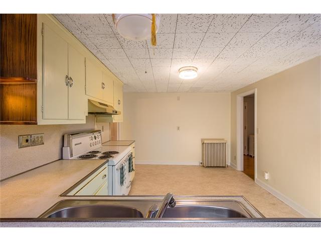 803 Oak St, E Hartford, CT 06118