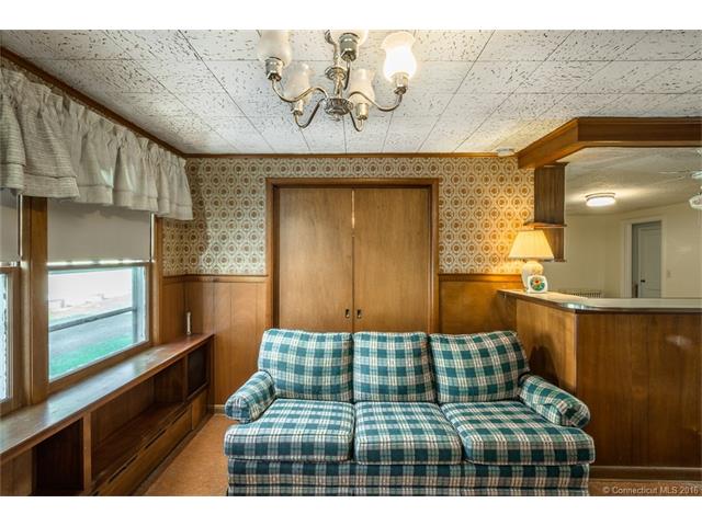 803 Oak St, E Hartford, CT 06118