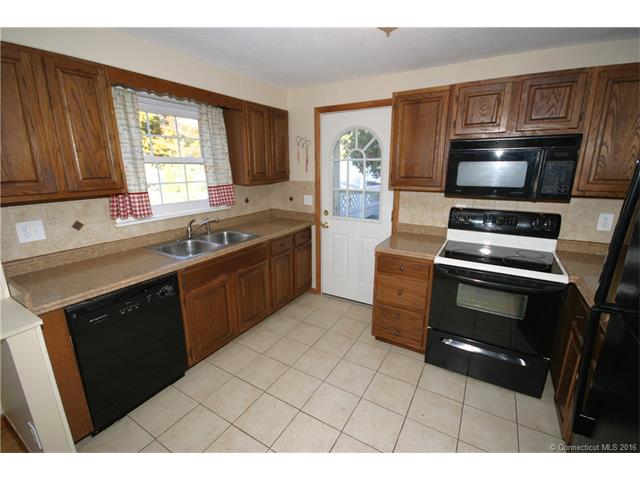887 Oak St, E Hartford, CT 06118