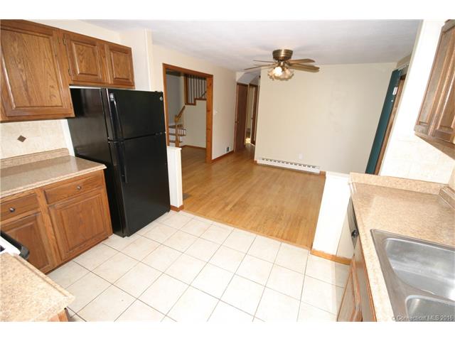887 Oak St, E Hartford, CT 06118