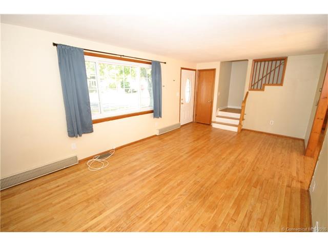 887 Oak St, E Hartford, CT 06118
