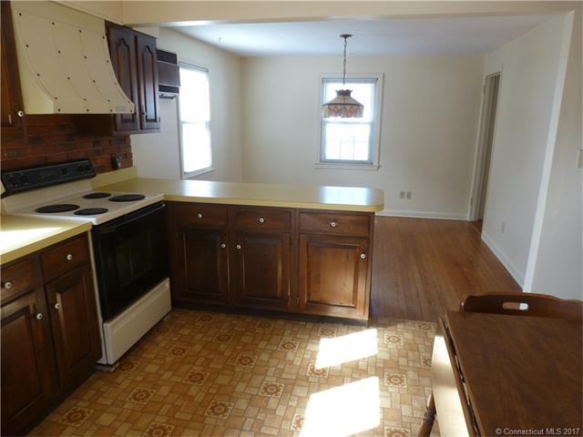 135 Whiting Rd, E Hartford, CT 06118
