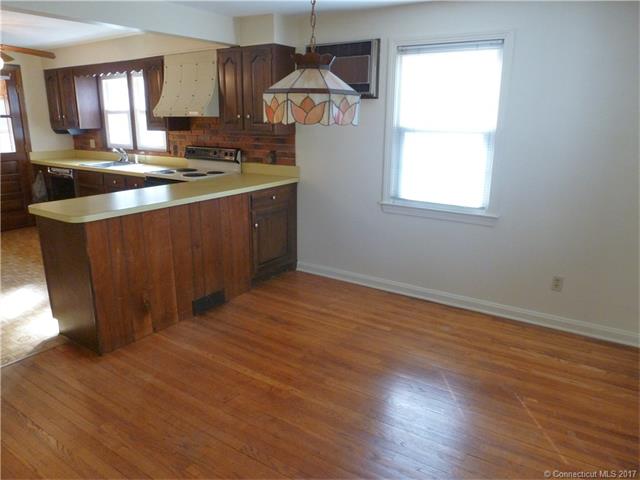 135 Whiting Rd, E Hartford, CT 06118