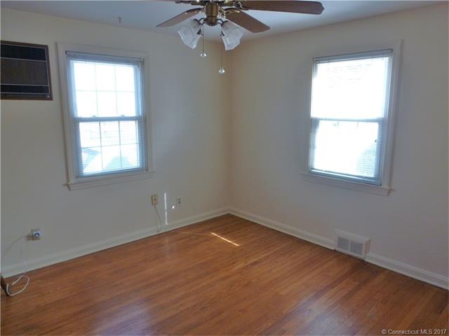135 Whiting Rd, E Hartford, CT 06118