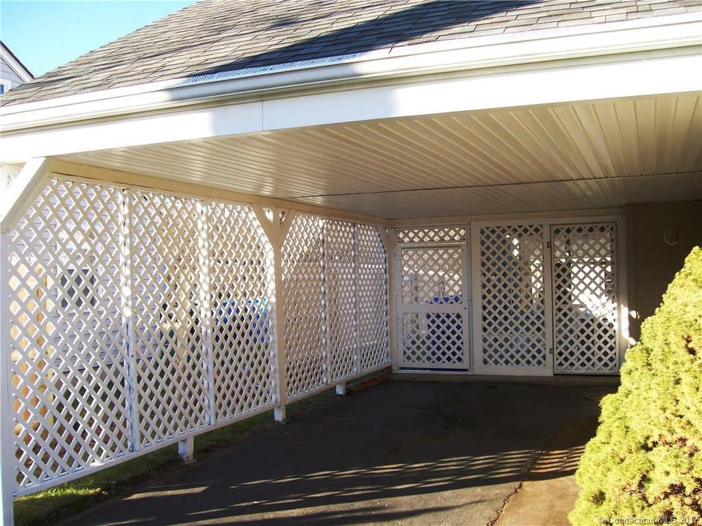 134 Crescent Dr, East Hartford, CT 06118