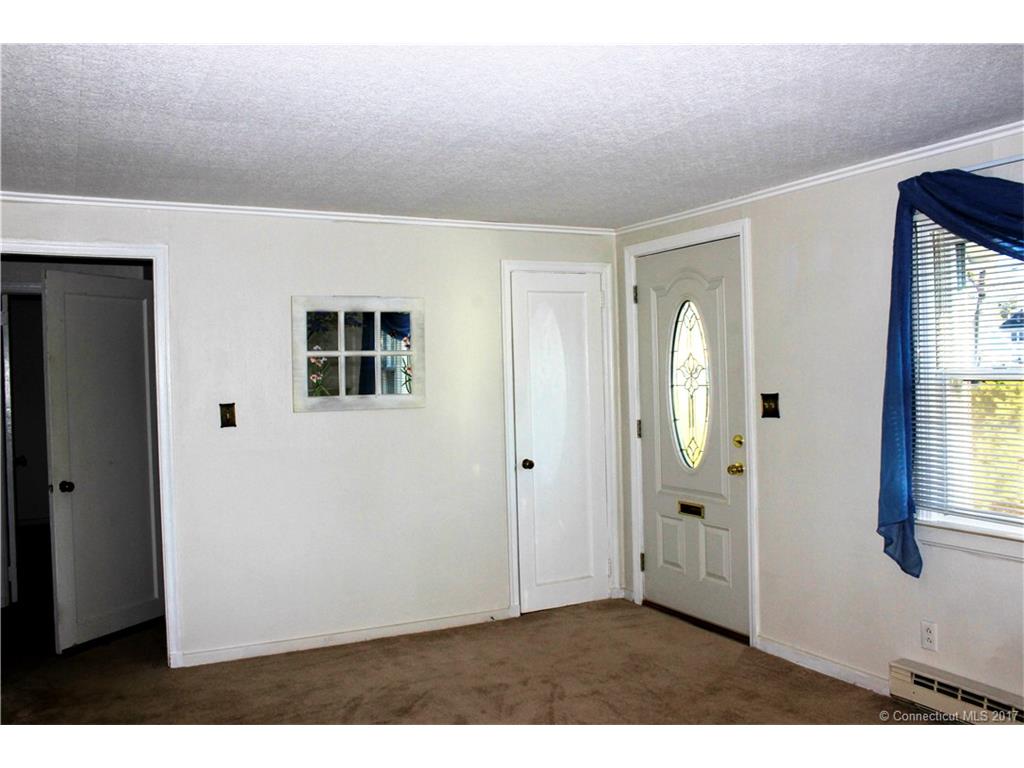 134 Crescent Dr, East Hartford, CT 06118
