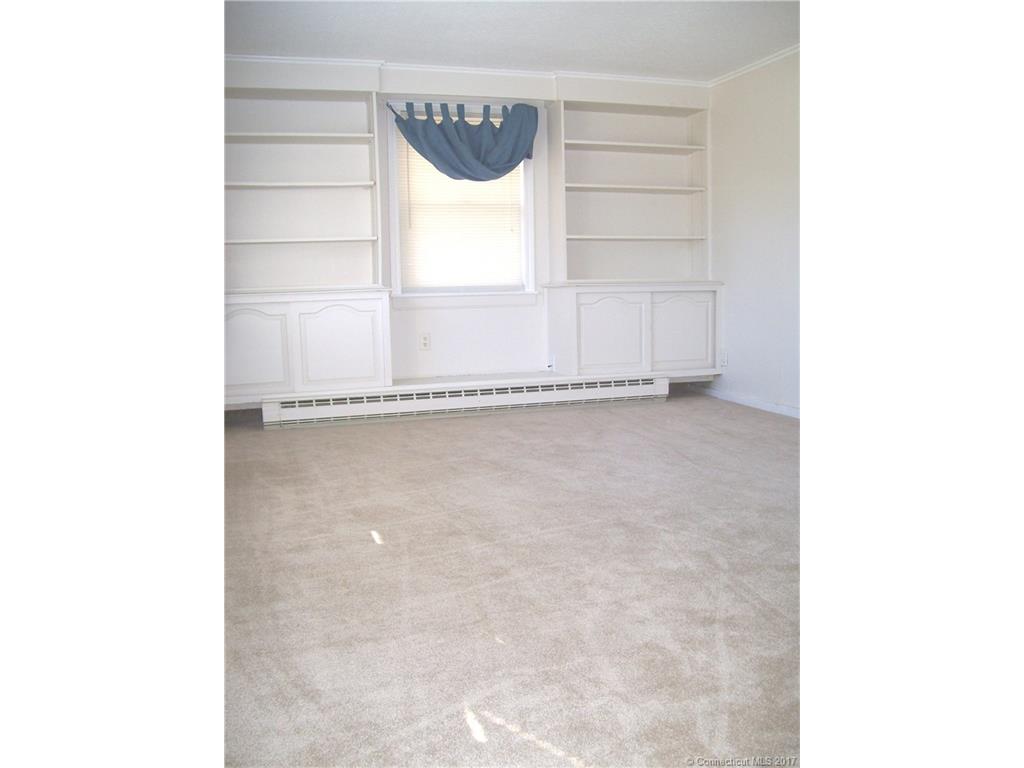 134 Crescent Dr, East Hartford, CT 06118