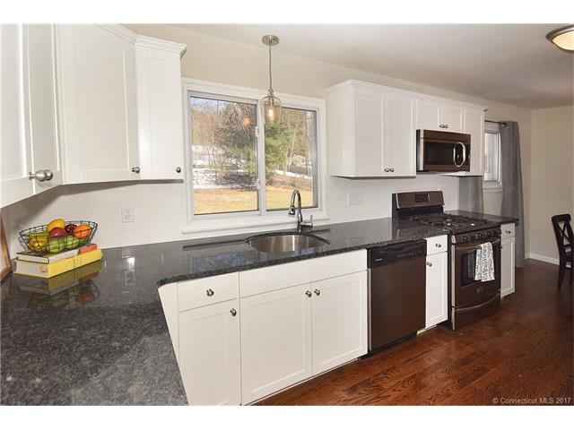 124Deborah Dr, E Hartford, CT 06118