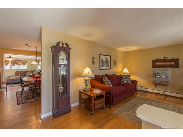 5Hartz Ln, E Hartford, CT 06118