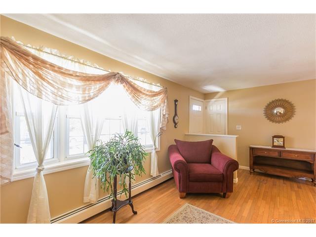 5Hartz Ln, E Hartford, CT 06118