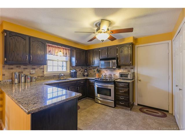 5Hartz Ln, E Hartford, CT 06118