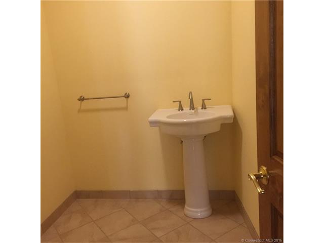 227 Park Rd, W Hartford, CT 06119