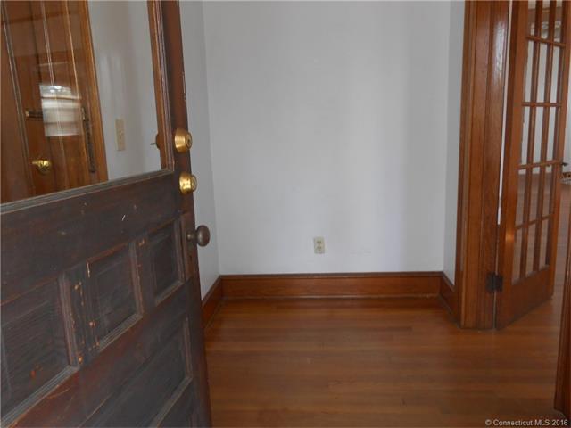 36 Kingston St 2nd floor, W Hartford, CT 06119