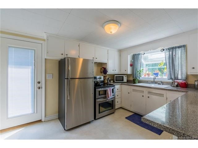 147Richard St, W Hartford, CT 06119