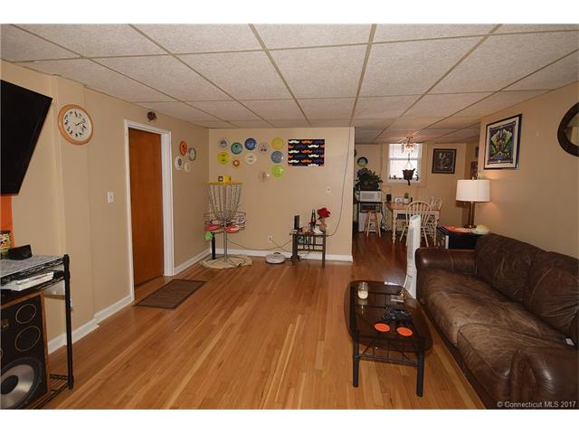 26 Arnold Way, W Hartford, CT 06119