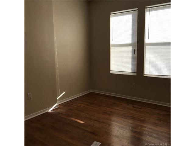 65 Center St, Hartford, CT 06120