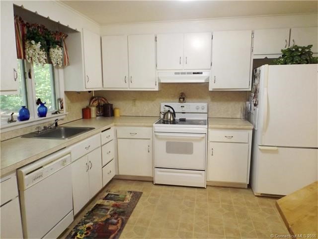 10Hilltop Ln, Columbia, CT 06237
