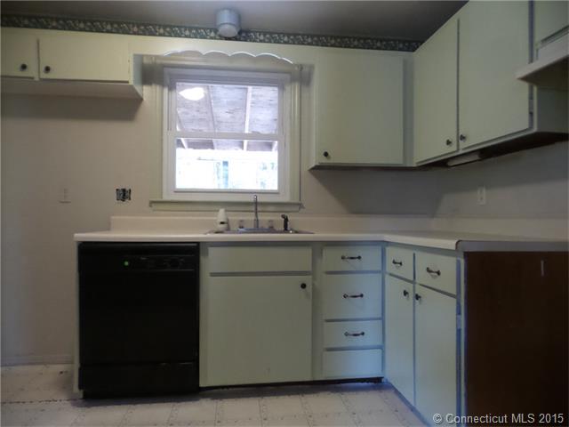 89 Forge Rd, Coventry, CT 06238