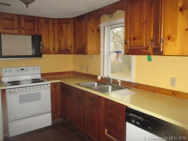 114Hickory Dr, Coventry, CT 06238