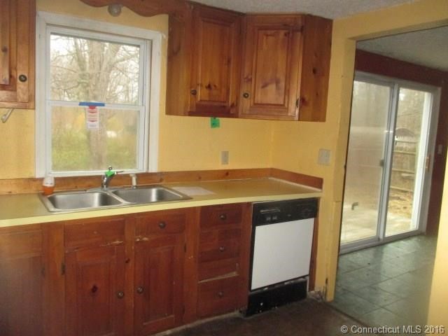 114Hickory Dr, Coventry, CT 06238