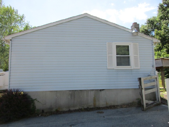 41 N River Ln, Danielson, CT 06239
