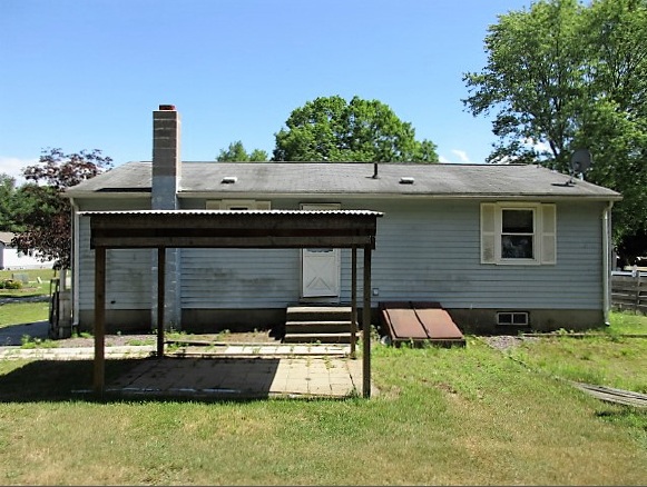 41 N River Ln, Danielson, CT 06239