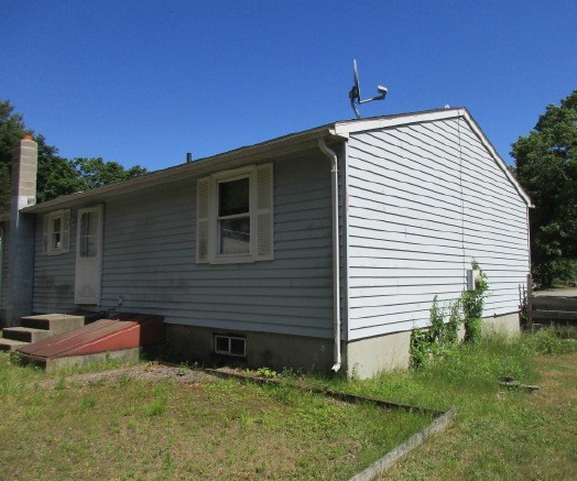 41 N River Ln, Danielson, CT 06239
