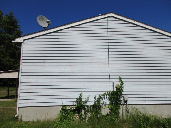 41 N River Ln, Danielson, CT 06239