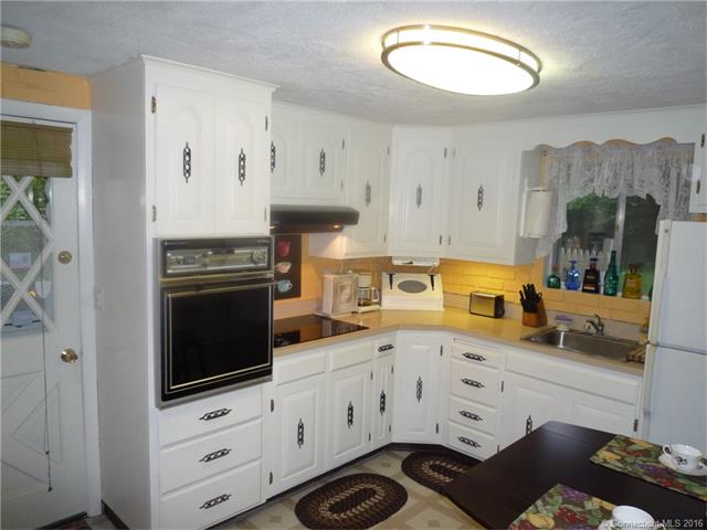 125 Diane Dr, Lebanon, CT 06249