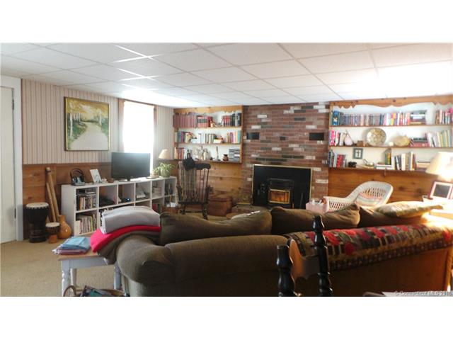 97 Mansfield Hollow Rd, Mansfield, CT 06250