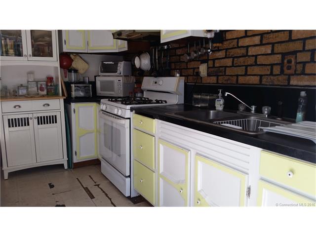 215 N Windham Rd, Windham, CT 06256