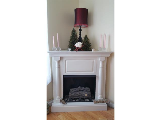 55 Hilltop Dr, Windham, CT 06256