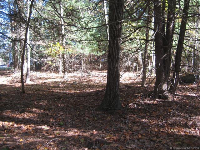 69 Wrights Crossing Rd, Pomfret, CT 06259