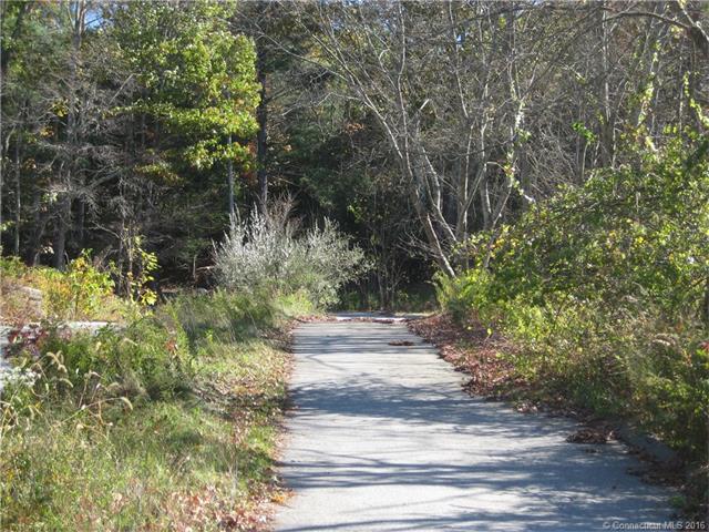 69 Wrights Crossing Rd, Pomfret, CT 06259