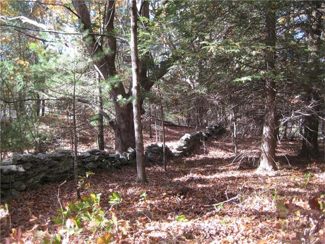 69 Wrights Crossing Rd, Pomfret, CT 06259