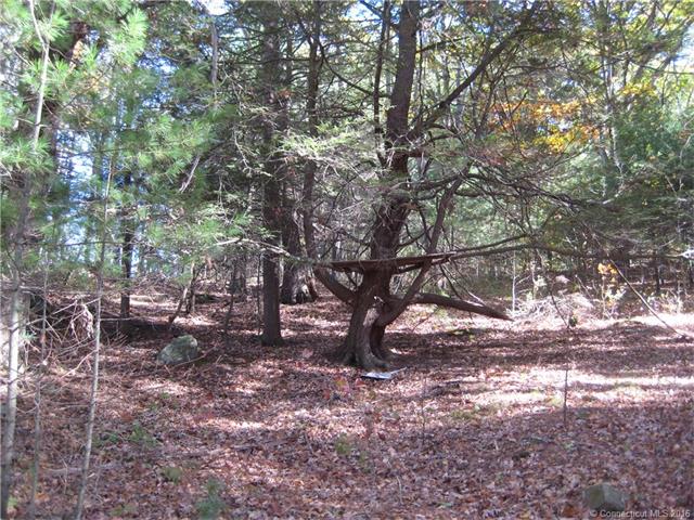 69 Wrights Crossing Rd, Pomfret, CT 06259