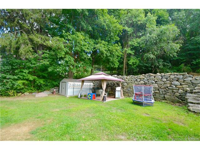 427 School St, Putnam, CT 06260