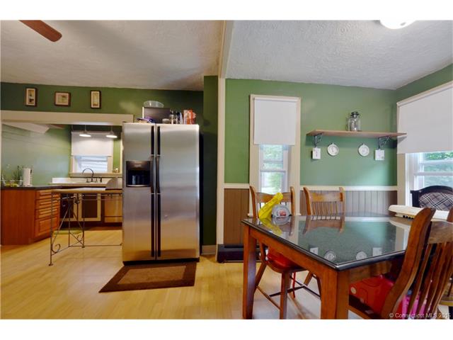 427 School St, Putnam, CT 06260