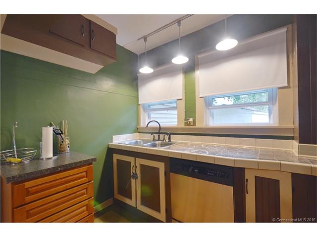 427 School St, Putnam, CT 06260