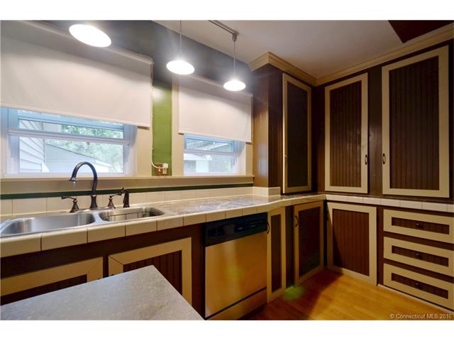 427 School St, Putnam, CT 06260