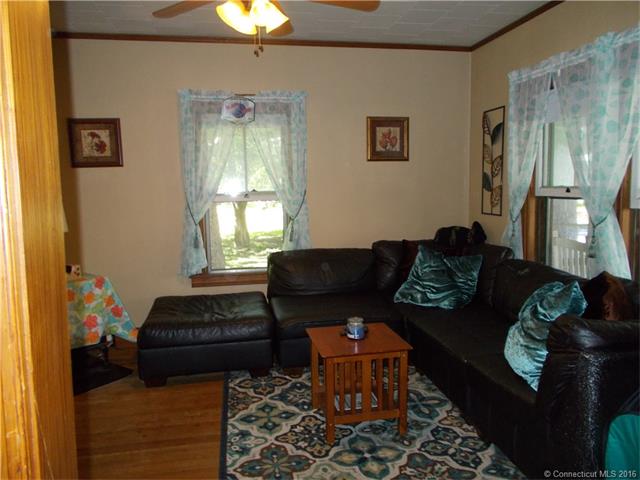 33 Chapman St, Putnam, CT 06260
